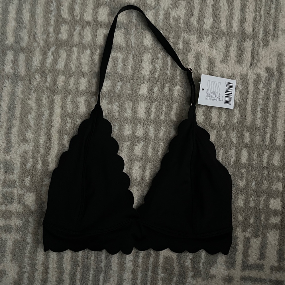 Out From Under Scallop Halter Bralette